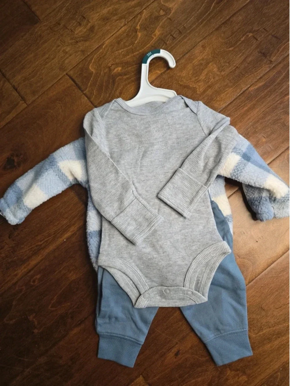 3m brand new three piece outfit set from carter's item, 321G5